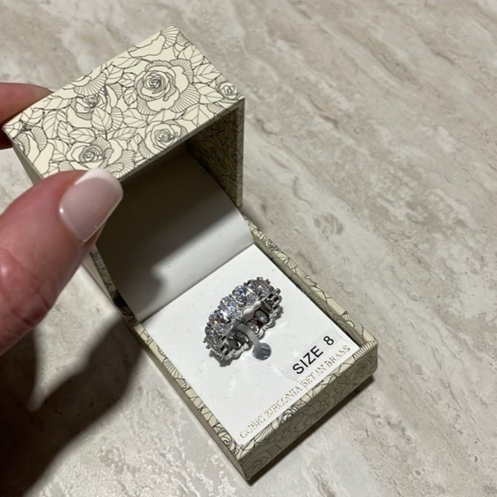 NIB Audrey J Jewelry LA Ring Band *8